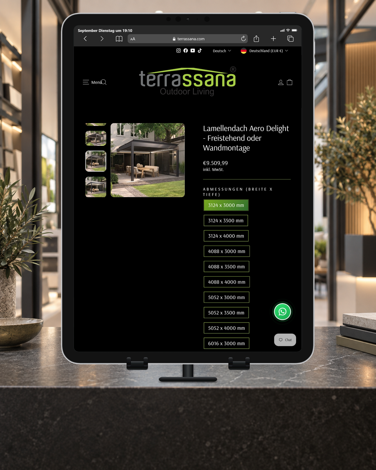 Terrassana-Produktseite des Lamellendachs Aero Delight auf einem Tablet